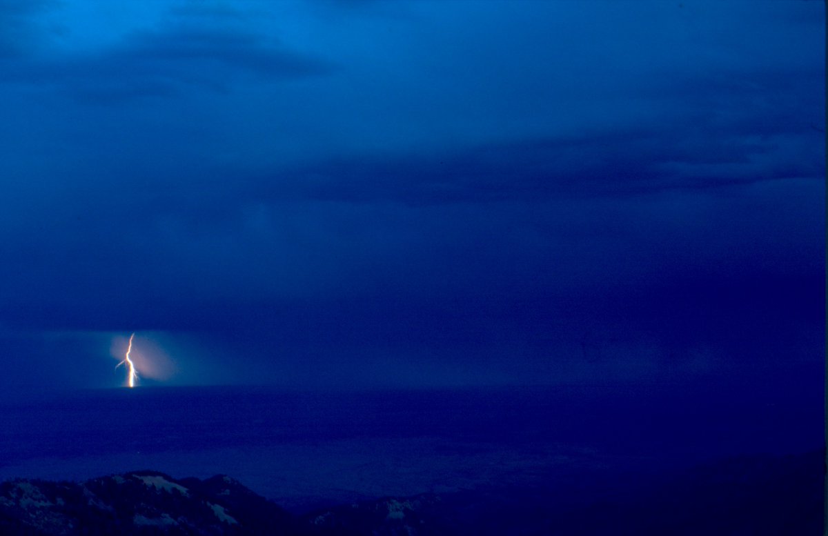 ⛈⚡ Des scientifiques du @LSCE_IPSL (@CNRS/@CEA_Officiel/@uvsq) ont réalisé une première estimation de la fréquence des derechos, un type d’#orages violents, en France. ▶ insu.cnrs.fr/fr/cnrsinfo/pr…