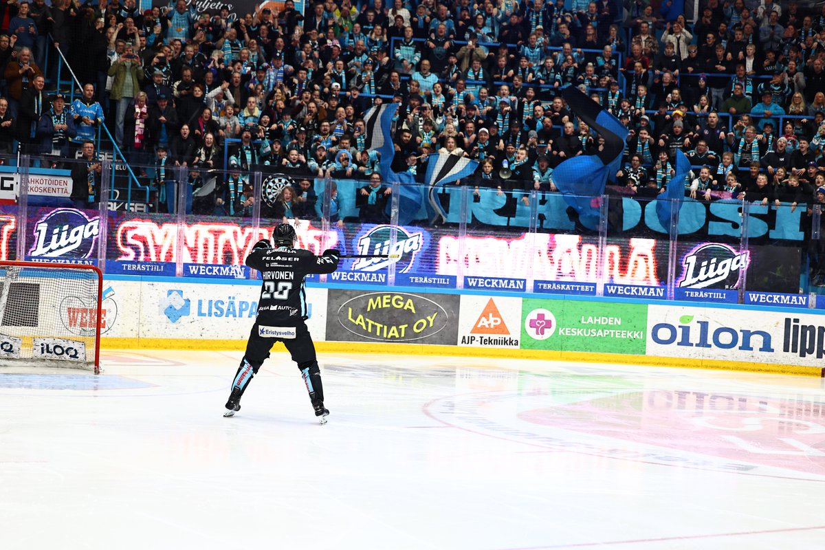 '𝐀𝐧𝐝 𝐭𝐡𝐞𝐬𝐞 𝐚𝐫𝐞 𝐭𝐡𝐞 𝐦𝐨𝐦𝐞𝐧𝐭𝐬, 𝐭𝐡𝐞𝐬𝐞 𝐚𝐫𝐞 𝐭𝐡𝐞 𝐭𝐢𝐦𝐞𝐬' Kiitos hyvästä semifinaalisarjasta @OulunKarpatFi 🤝 🎟 Finaalipelien lipunmyynti alkaa tiistaina 16.4. klo 10.00! 📸 Tomi Natri #PelicansFi #Liiga