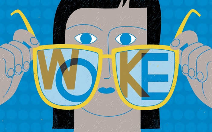 1/2

Woke kültür;
devletten temel haklar istemenin ötesinde, devletin bireysel mutluluğu tesis etmesini talep eden bir siyasi akımdır.

Bu akım sayesinde, bireyler ve komunite sorun çözme yetilerini bir yana bırakıp, istediğini almak için ağlayan mızmız çocuklara dönüşüyorlar.