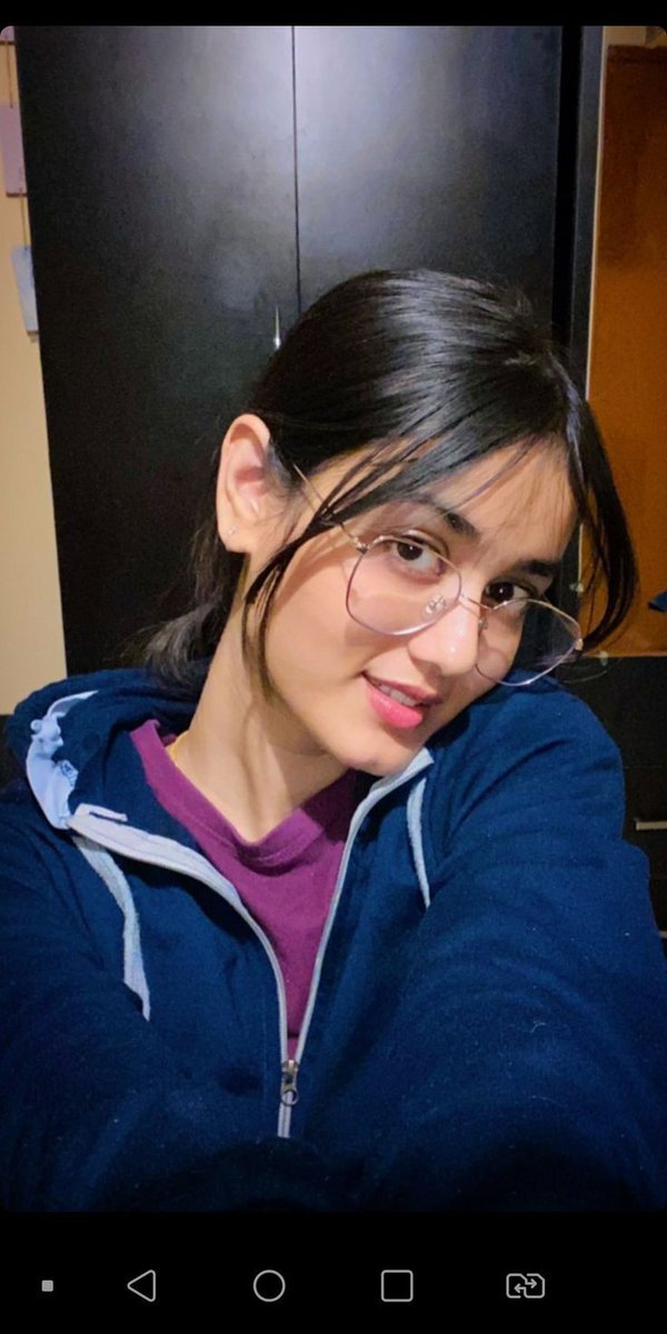 Glasses kasii lag rahii han❤️
#glasses
#hareemshahvideo