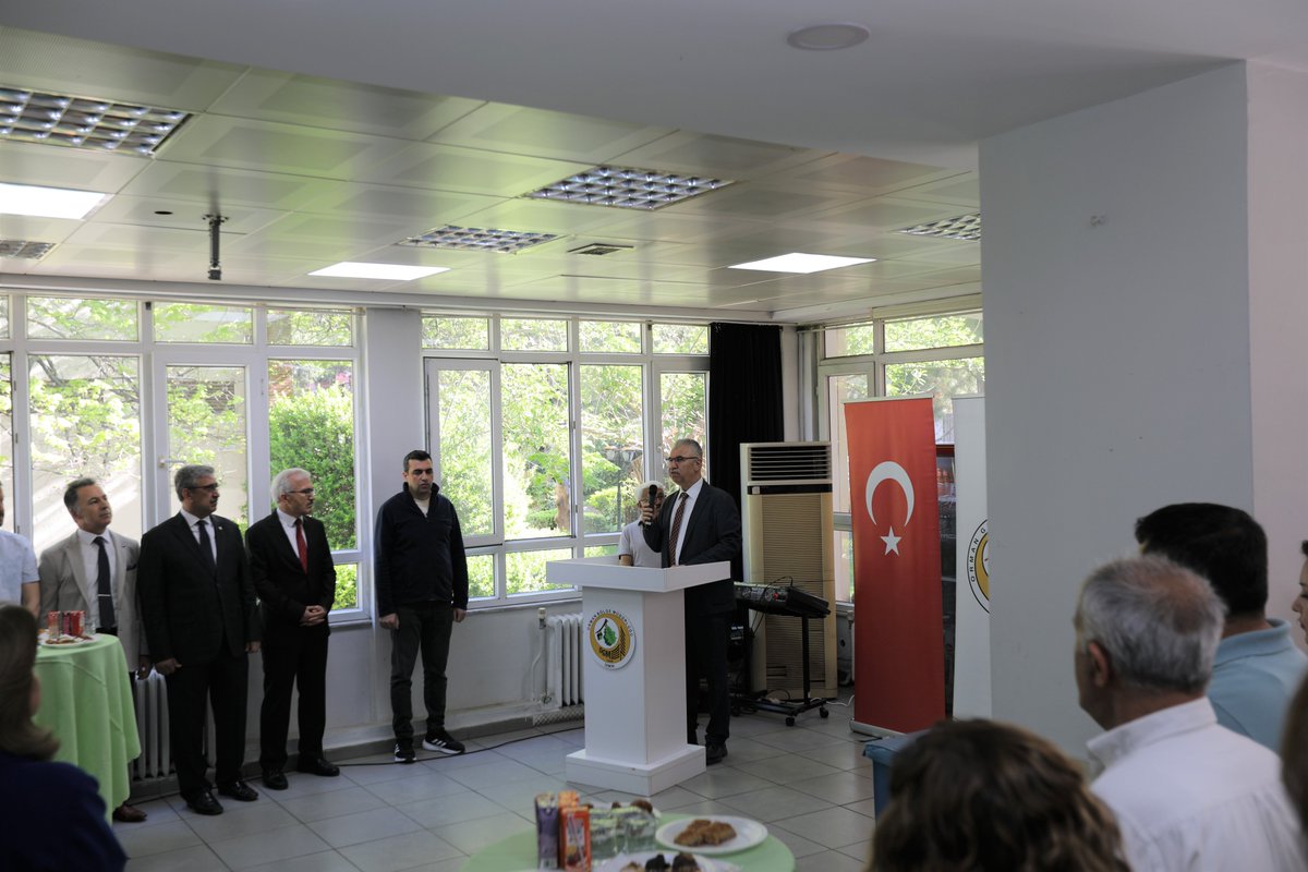 izmirobm's tweet photo. İzmir Orman Bölge Müdürlüğü Sosyal Tesislerinde 15.04.2024 Pazartesi günü bayramlaşma merasimi düzenlendi.
İzmir Orman Bölge Müdürümüz Zafer Derince, yaptığı konuşmada Ramazan Bayramını tebrik etti. Daha sonra tüm personelin bayramlaşmasıyla merasim sona erdi.​

#ogm https://t.co/UCz4boVZSD