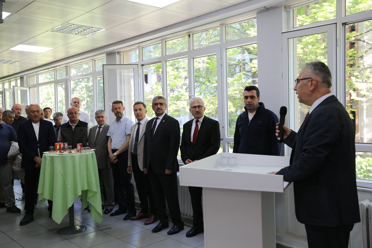 izmirobm's tweet photo. İzmir Orman Bölge Müdürlüğü Sosyal Tesislerinde 15.04.2024 Pazartesi günü bayramlaşma merasimi düzenlendi.
İzmir Orman Bölge Müdürümüz Zafer Derince, yaptığı konuşmada Ramazan Bayramını tebrik etti. Daha sonra tüm personelin bayramlaşmasıyla merasim sona erdi.​

#ogm https://t.co/UCz4boVZSD