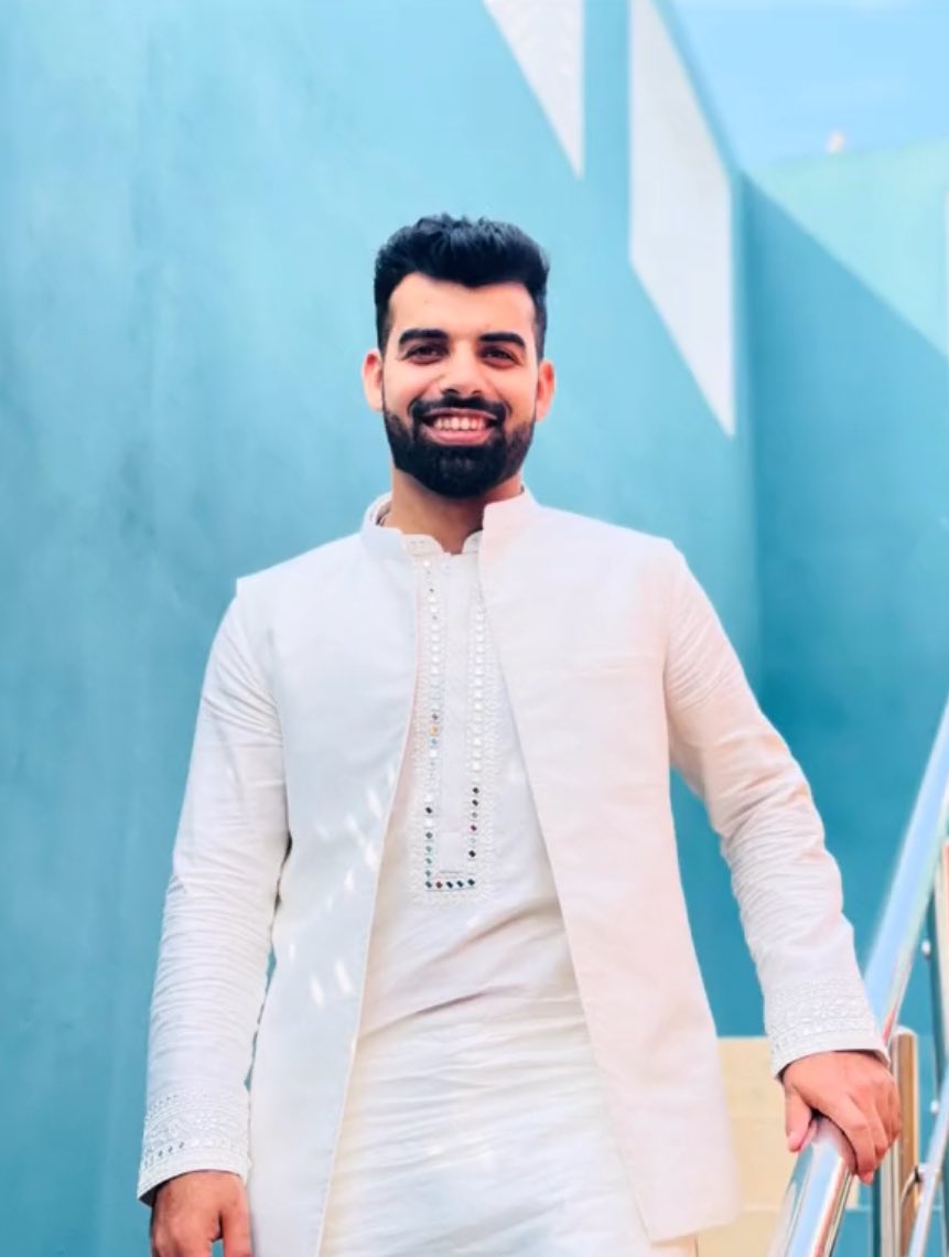 Never getting over this beautiful picture!🤍🕯️✨ 
#shadabkhan