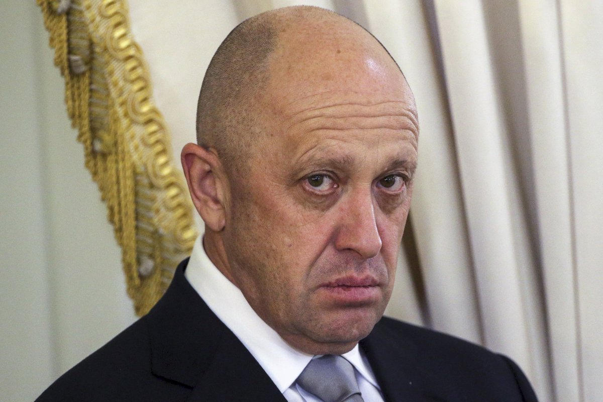 1/ The companies formerly owned by Yevgeny Prigozhin are reportedly undergoing a financial collapse, losing over a billion rubles since his death last year. The Russian Ministry of Defence is no longer buying rotten food from his companies after years of complaints.⬇️