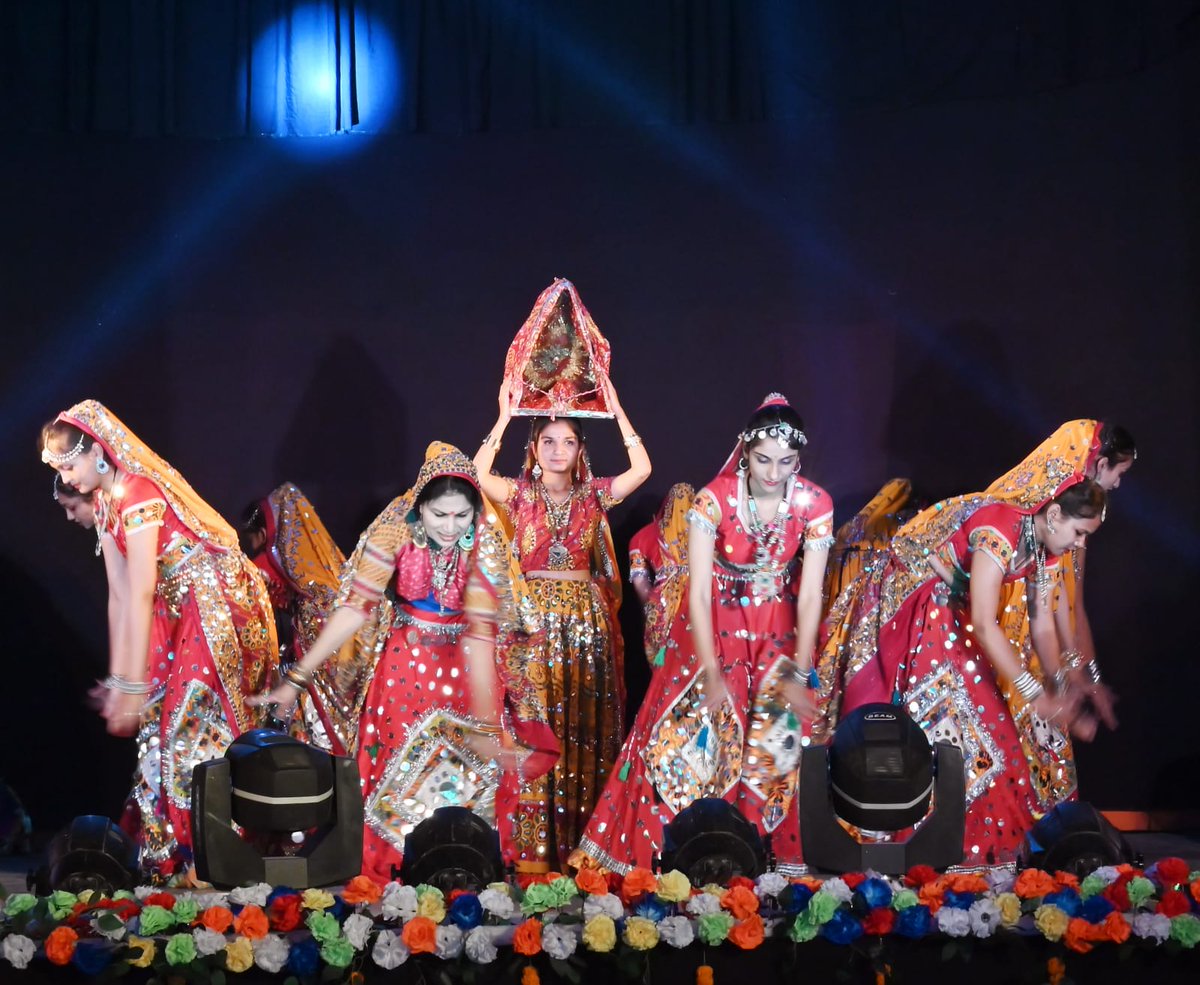 From Udaipur in Tripura to Kangra in Himachal Pradesh, immerse yourself in captivating performances at Tripura Sundari Mandir and Jwalaji Mandir. (2/2) 📆 Till 17th April '24 #CultureUnitesAll #AmritMahotsav