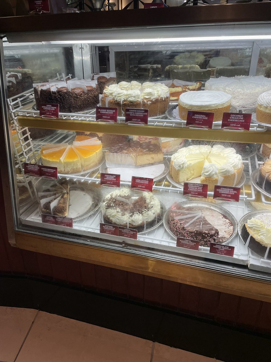 IshidaNobu's tweet photo. ティラミスチーズケーキ
テイクアウト
生クリームもついてる

#TheCheesecakeFactoryHonolulu https://t.co/5NwndAw9Cm