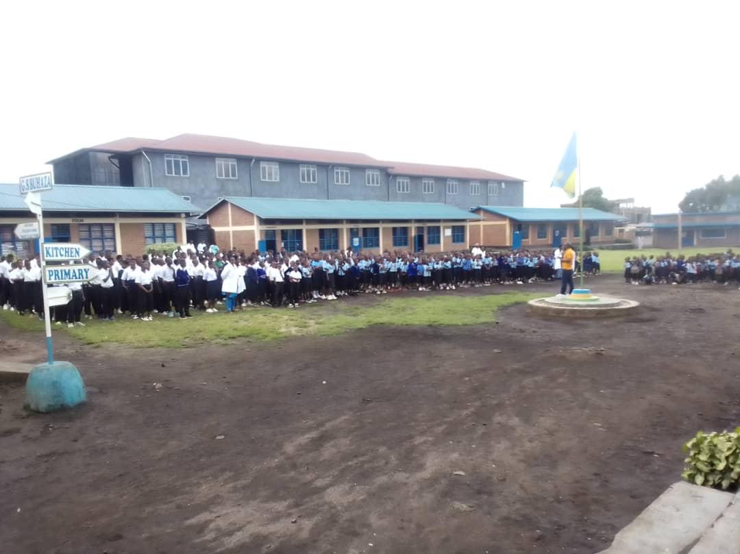 RubavuSector's tweet photo. #RubavuSector:
Kimwe nahandi hose mugihugu,Uyu munsi abanyeshuri mubyiciro binyuranye batangiye igihembwe cya gatatu cy'umwaka w'amashuri.
Dukomeje kwibutsa ababyeyi ko umwana wese ugeze igihe cyo kwiga agomba kwitabira ishuri.
#ImihigoIrakomeje https://t.co/Zogle68aR5
