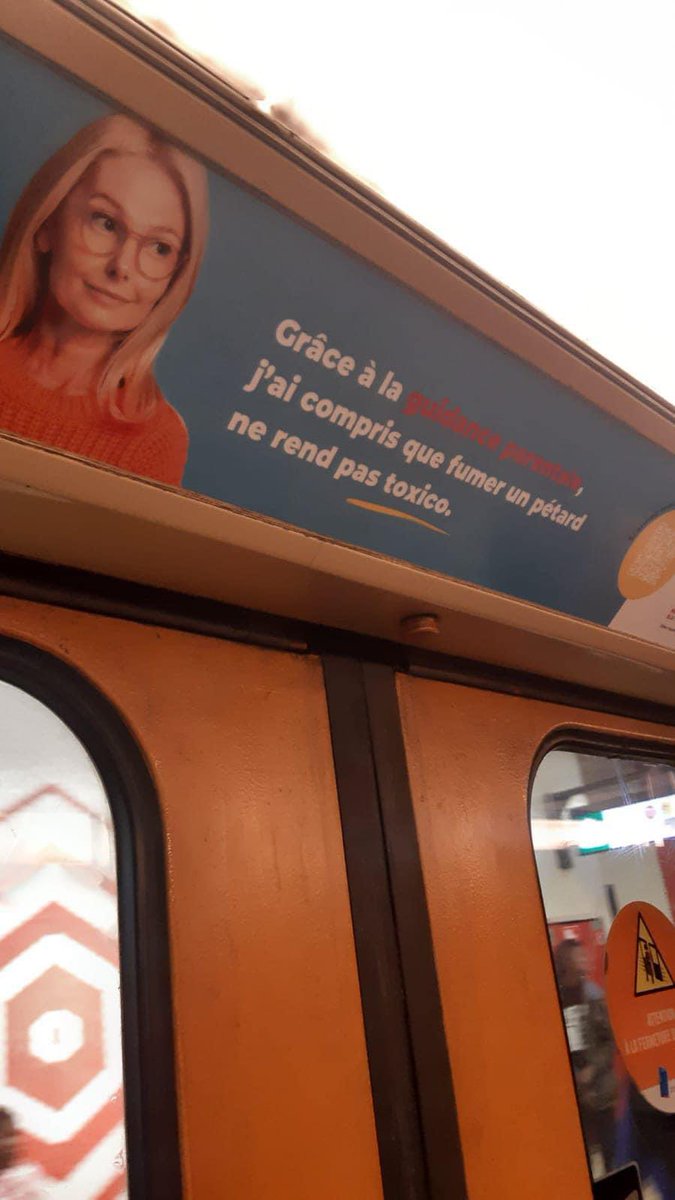 Renaud_Fleusus's tweet photo. La @STIBMIVB doit retirer immédiatement cet affichage qui normalise la consommation de drogues. Une communication irresponsable qui ne doit pas avoir sa place dans nos espaces publics. #NonALaBanalisation #SantéPublique #CommunicationResponsable https://t.co/GNo5uXHOP2
