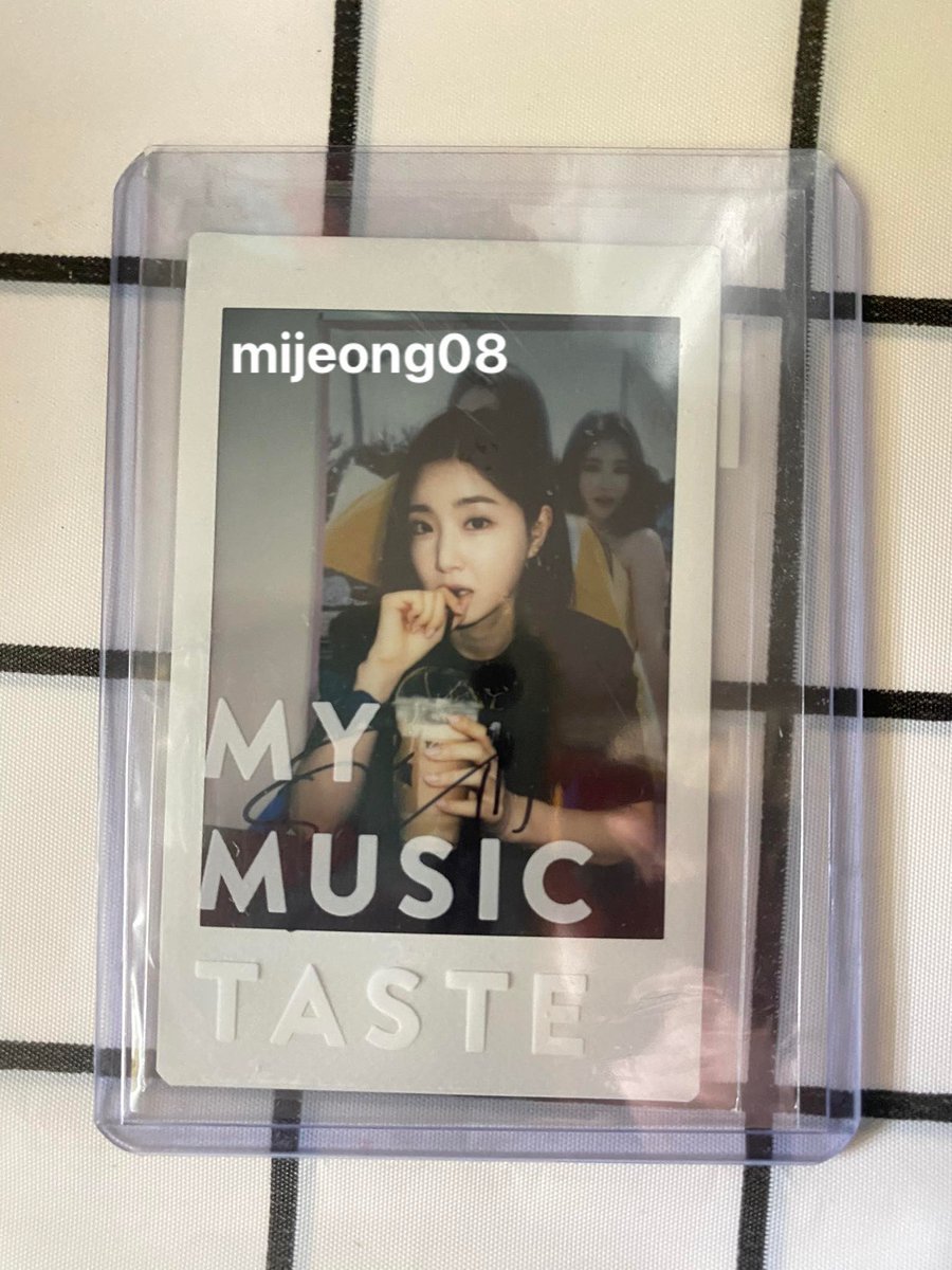 mijeong08's tweet photo. wts lfb ph 

yuna signed polaroid 
- DM for the price 

ship ww ✅

🏷️brave girls bbgirls minyoung yujeong eunji yuna https://t.co/T2y3fHqr1X