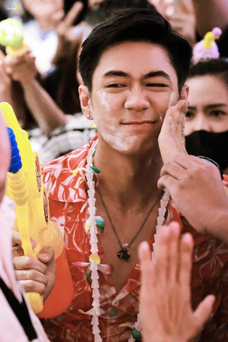 lemonmi58269773's tweet photo. วันนี้อยากเห็นสุดหล่อโดนปะแป้งฉ่ำๆอีก วอนทีมหน้างานจัดให้หน่อย 🤣🤣🤣🤣🤣🤣

JAM SONGKRAN  GO WHOLESALE

#แจมxGOwholesale https://t.co/l9XxOxcqAE