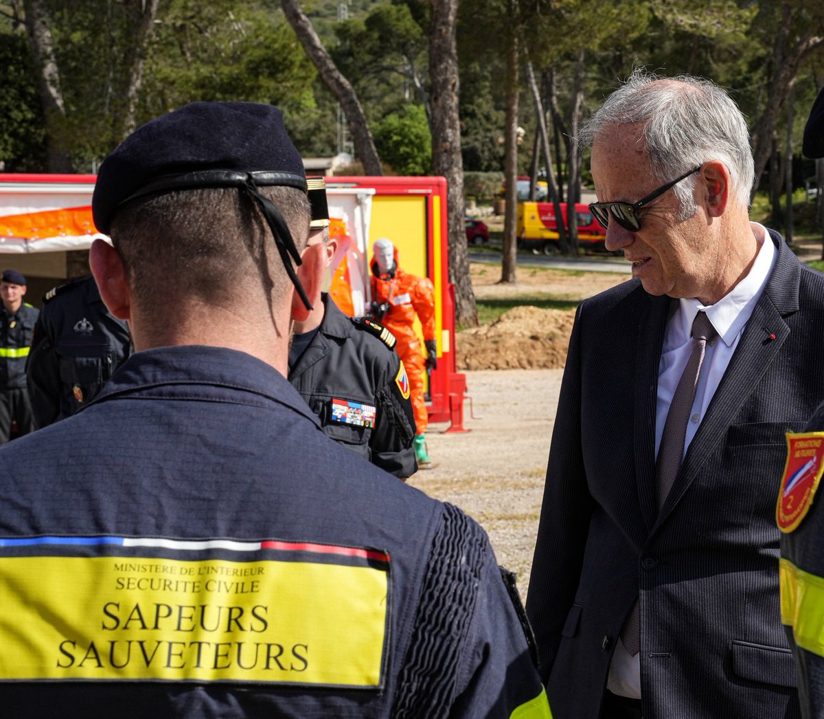 riisc_7's tweet image. [ #prefetduvar ] 🫡

Le 12 avril, le préfet du Var, Monsieur Philippe Mahe, nous a fait l’honneur de sa présence. L’occasion pour nos sapeurs-sauveteurs de présenter les différentes spécialités du régiment 🫱🏼‍🫲🏽

#uiisc #formisc #sapeursauveteur🚒 #prefet #genie #Sapeurs #militaires