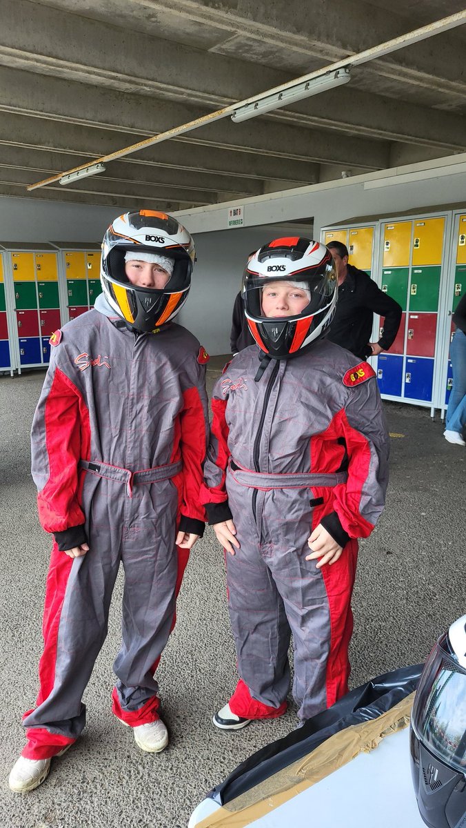 Journée dédiée à la sensibilisation de la sécurité routière en découvrant les joies du karting ! 
Franc succès auprès des élèves de 4ème !!!
Merci au karting club bouzonville