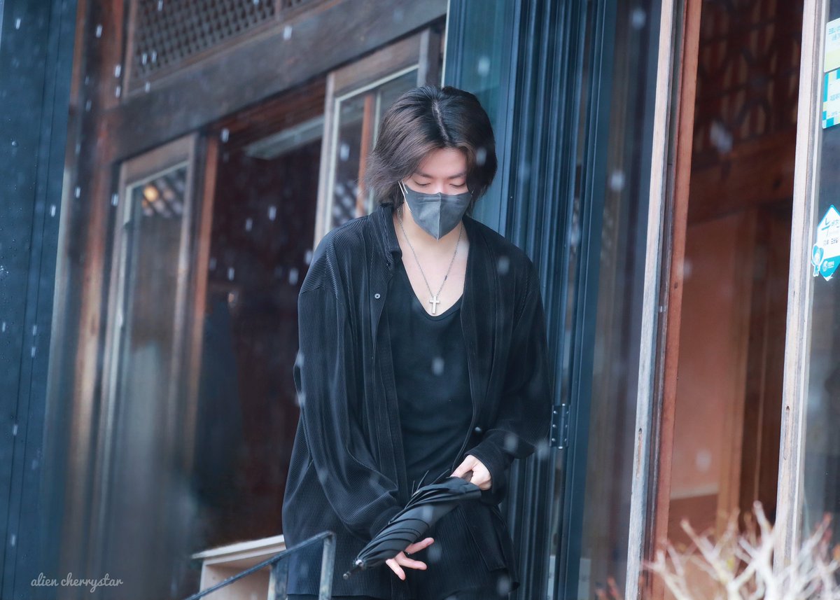 MY_MarkYu's tweet photo. 【240415】

☔️

#NCT127 #YUTA #유타 #中本悠太 #ユウタ #NCT #YUTAxLouisVuitton #LouisVuittonxYUTA https://t.co/I6WlRhTlwP
