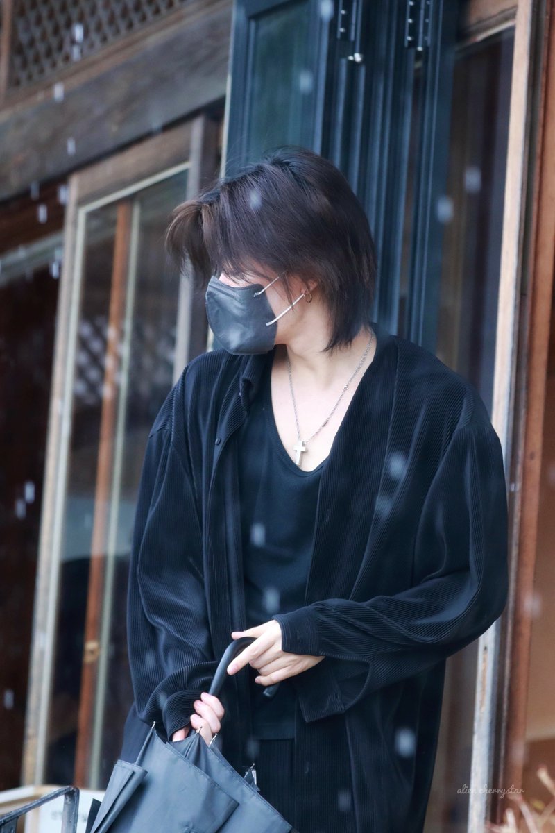 MY_MarkYu's tweet photo. 【240415】

☔️

#NCT127 #YUTA #유타 #中本悠太 #ユウタ #NCT #YUTAxLouisVuitton #LouisVuittonxYUTA https://t.co/I6WlRhTlwP