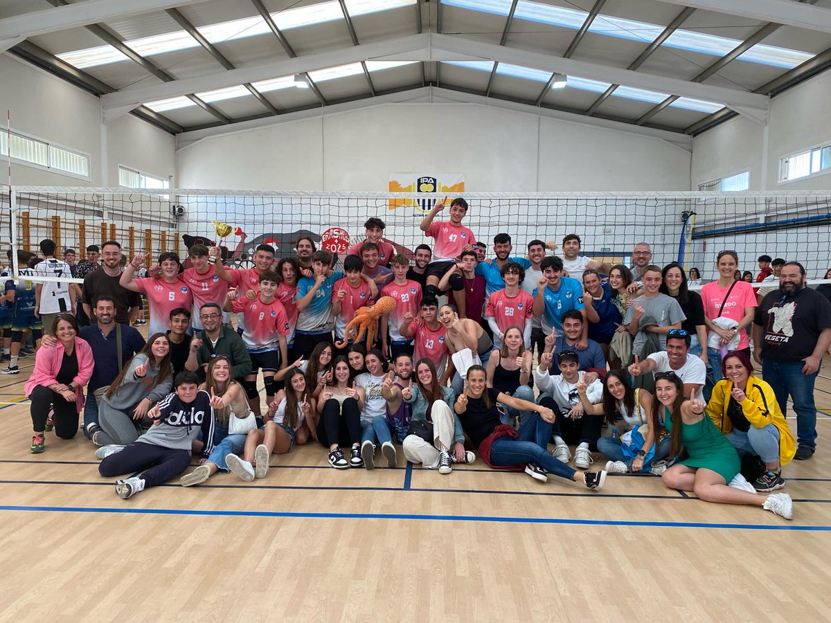 deportesrinconv's tweet photo. 🏐 El equipo cadete masculino del @3stevoley Rincón de la Victoria se ha proclamado campeón de la Final Four de Liga Plata.

Los rinconeros vencieron por 3-0 tanto a Nueva Ola como a Interplayas Axarquía. ¡Enhorabuena, campeones! 💪🏻

#RincónEsDeporte https://t.co/JP6PPqsSn2