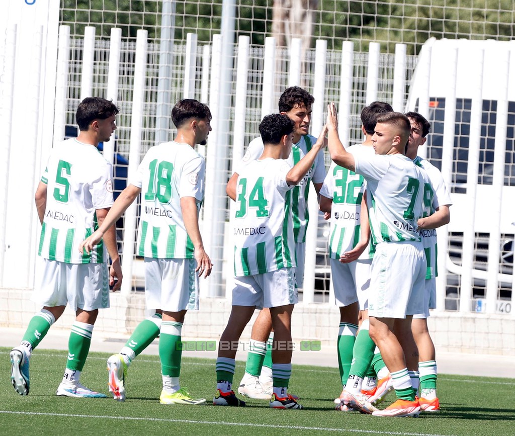 ⚽️ Ya tenemos disponible una nueva entrega «El día Después» un completo repaso a todo lo acontecido en la cantera Betis del fin de semana. 📊 Resumen cantera Betis al 15-04-2024 ➡️ betisweb.com/web/resumen-ca… ✍️ @jucaro54 #CanteraBetis #ElDiaDespues