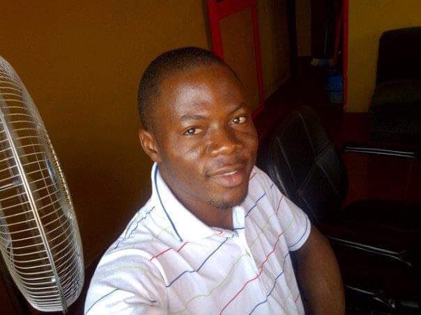 rhayorbadmus's tweet image. *MISSING PERSON!!!*
Mr. Adeniran Ibraheem Oluwaseun,aged 43, 5ft-10&quot; tall, a fair slim and tall man, he does uber&amp;amp;Bolt as side hustle, left home to pick a customer from Oregun to Lekki. 

He drives a toyota camry(Big daddy), blue with Reg. No. AKM 262 AE