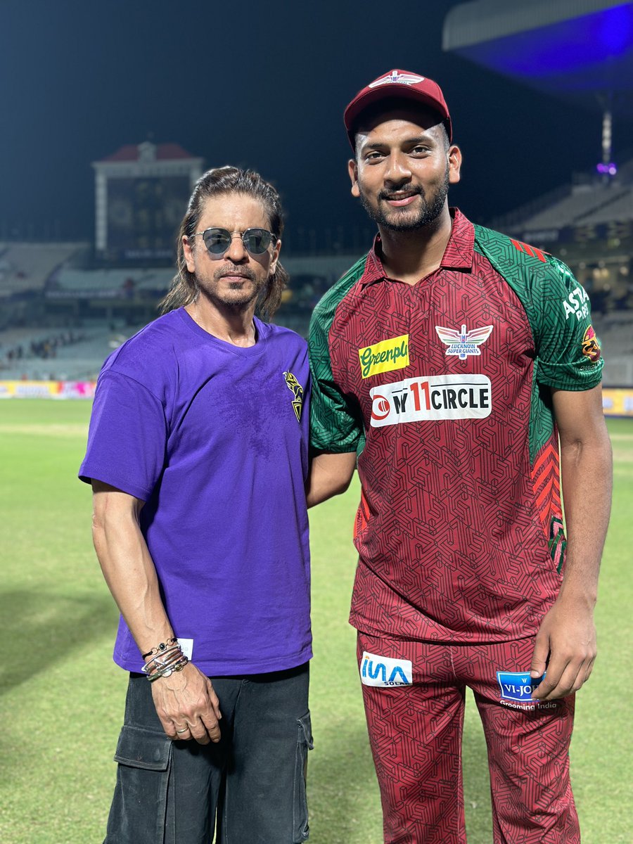 Not just Bollywood king but also an amazing human being <a href="/iamsrk/">Shah Rukh Khan</a> . Honoured to meet you King khan 👑