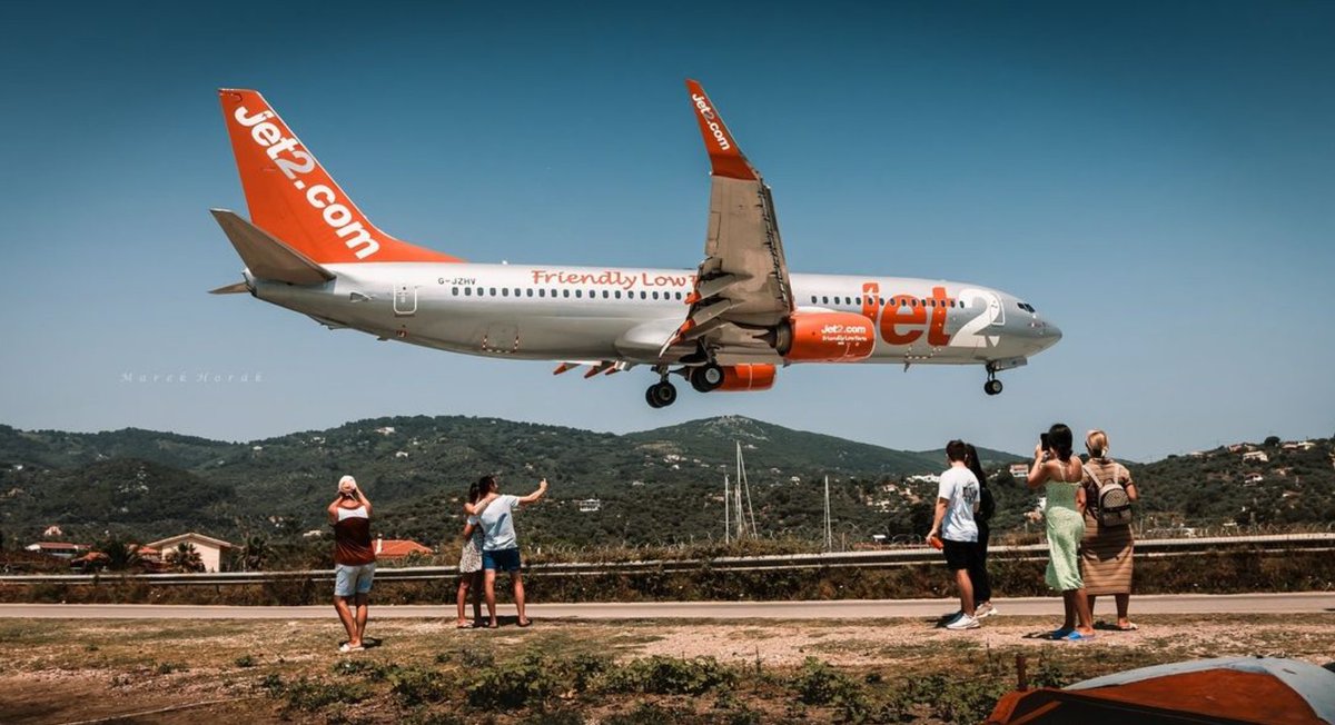 The iconic shot 📸  Good things come in Jet2 packages after all...

📍 Skiathos Airport

📸 prague_spotter on Instagram

#ILoveJet2