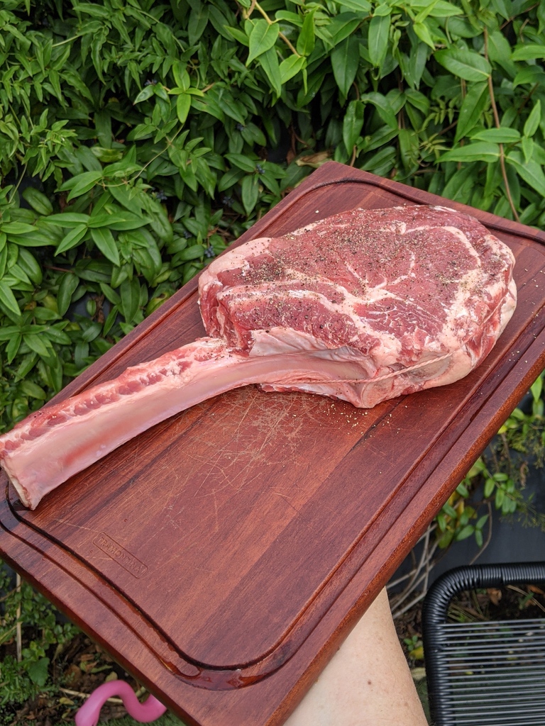 BBQlads's tweet photo. 🔥 #TBT to magnificent Tomahawk from @VillageButchers! Absolutely sensational! 😋
🍖
🍖
📸 @BBQlads Tomahawk.
🥩 @VillageButchers National Delivery
⚙️ @TramontinaOficial Brazillian BBQ gear
🍖
🍖
#tomahawk #ribeye #ribeyesteak #boneinribeye #steak #steaks #beef https://t.co/mgYsus2pTM