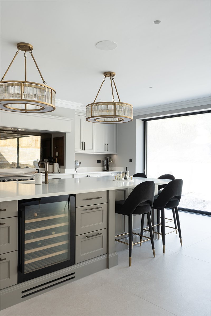 stonehamkitchen's tweet image. This beautiful light #greykitchen is finished with gold and black accents to add interest and sophistication to the design. For more ideas for your #kitchenproject request a free copy of our collection brochure.

Request a copy here - ow.ly/TxW350RbxeP

#kitchengoals