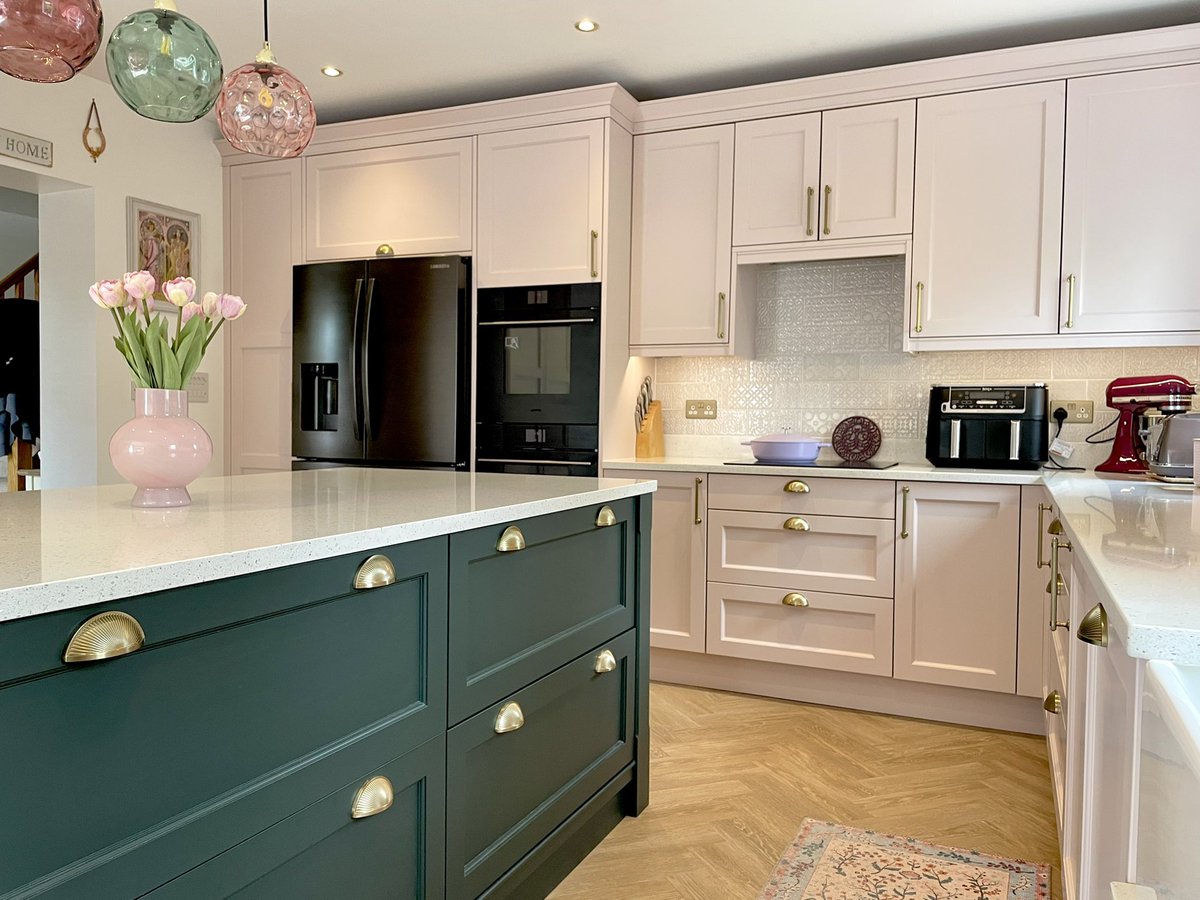 Pretty in pink, isn’t she ?