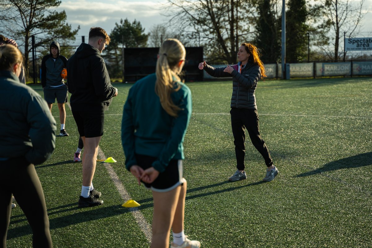 marjonuni's tweet image. Earlier this year our BEd Physical Education students participated in a @headsafecharity session with Brain Health Educator, Lou Crawford. ⚽️ 22 students learned safer football practices avoiding head trauma. loom.ly/qPHjpMs 🧠 #TeamMarjon #HeadSafeFootball