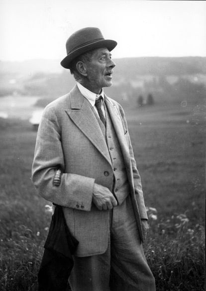 'i myself am sometimes well-known, sometimes a stranger' - happy bday to Robert Walser