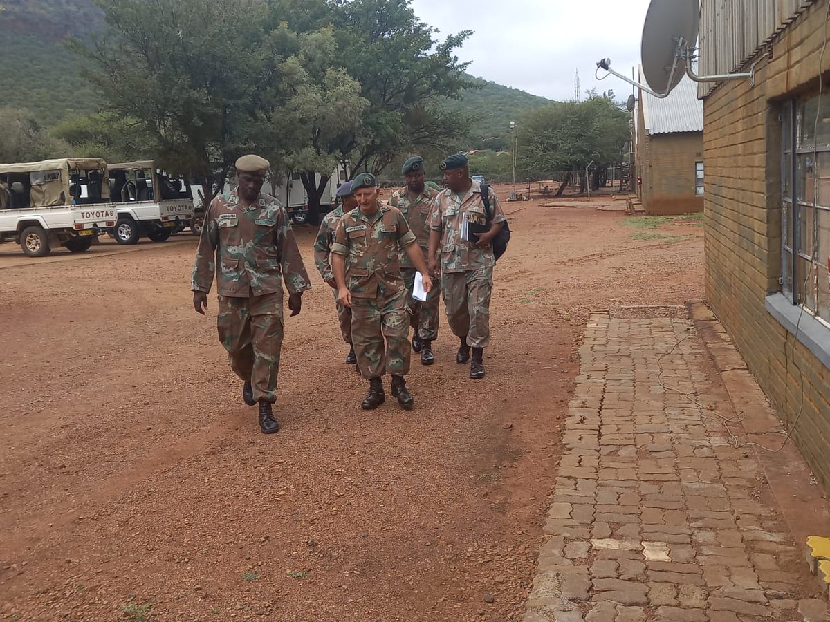 SANDF_ZA's tweet photo. READ || Visitation and Communication || Joint Tactical Headquarters North West.
https://t.co/MBE1TlKFZT
Information by Captain Zwelethu Nkabinde and Photographs by Lieutenant Mdumiseni Caiphus Madlala.
#SANDF
#JointOperationDivision https://t.co/IzpH9q7S9J