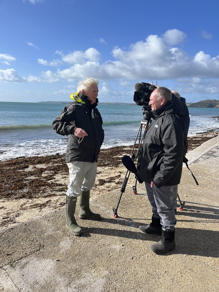 Grasy's tweet image. It’s a tough job but someone has to do it 😁