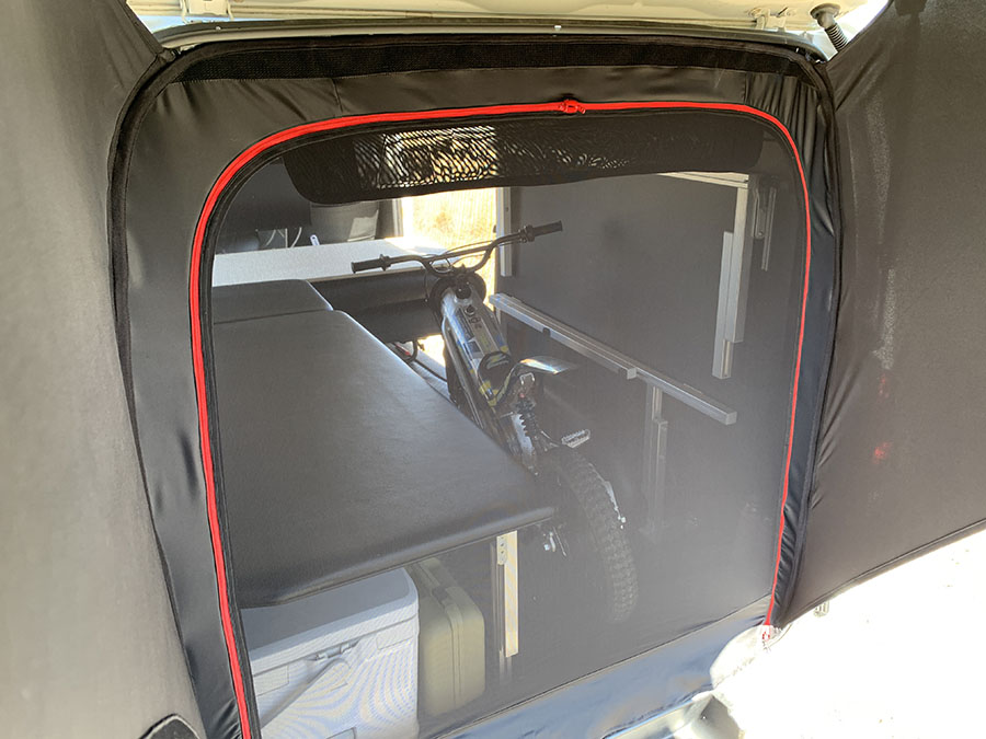 Sotobira_com's tweet photo. 「マルチシェード」でおなじみのアイズから、夏の車中泊にお役立ちのアイテムがデビュー！

開発から3年の月日を経て完成。虫や視線を防いでくれるので、快適な車中泊ライフが送れるぞ！
https://t.co/n8cplngDR2

#車中泊　#車中泊グッズ　#カーネル https://t.co/xRxLCOJFrV