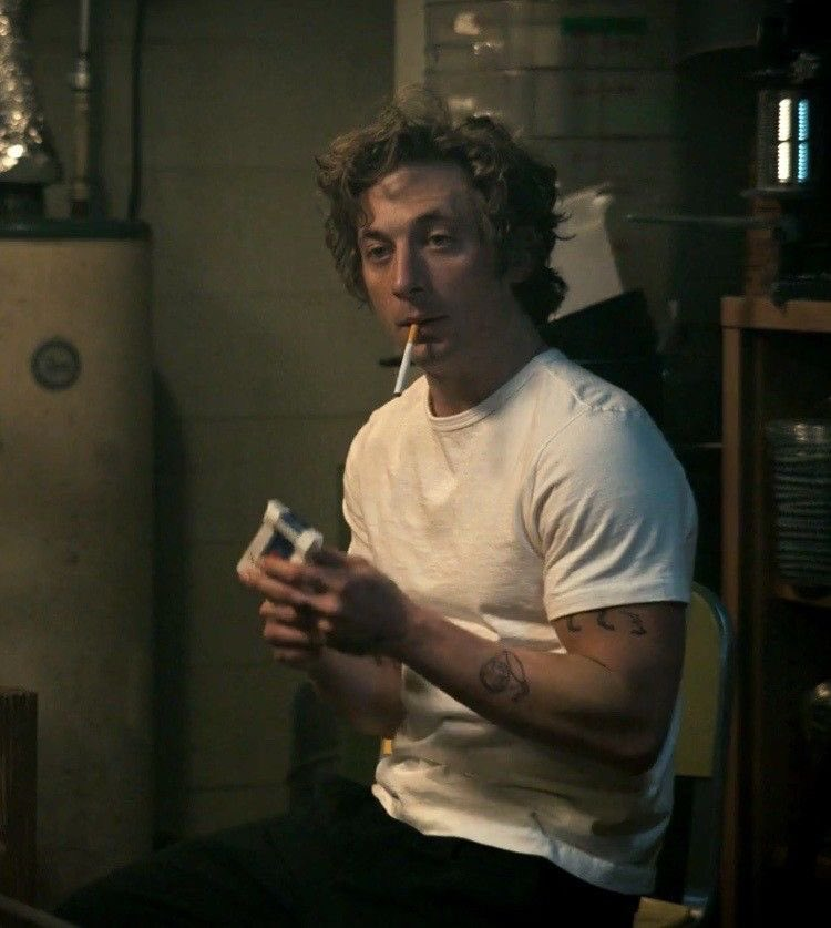 TheCinesthetic's tweet photo. Jeremy Allen White in ‘The Bear’ https://t.co/T8xCGMJ9iy