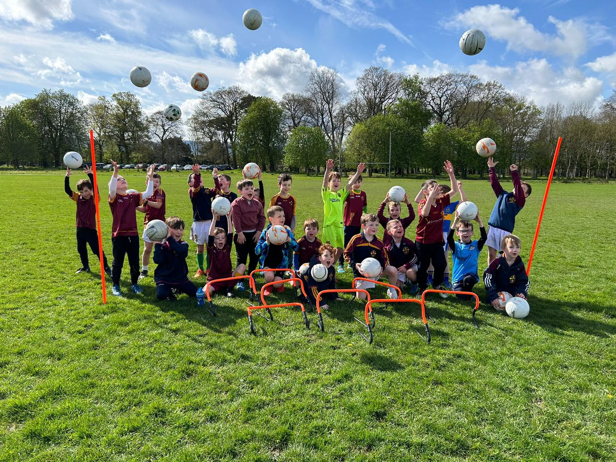 plunketts_ie's tweet photo. And they’re off!! The 2017 boys received sponsorship which covered balls, sliotars &amp; various training equipment (poles, hurdles, ladders &amp; bibs). 

They would like to thank Eddie Byrne (JB Dental Laboratories) &amp; Ger O’Connor (Red Electrical Engineering) for their generosity. 👏👏 https://t.co/SYiUlZvTSI