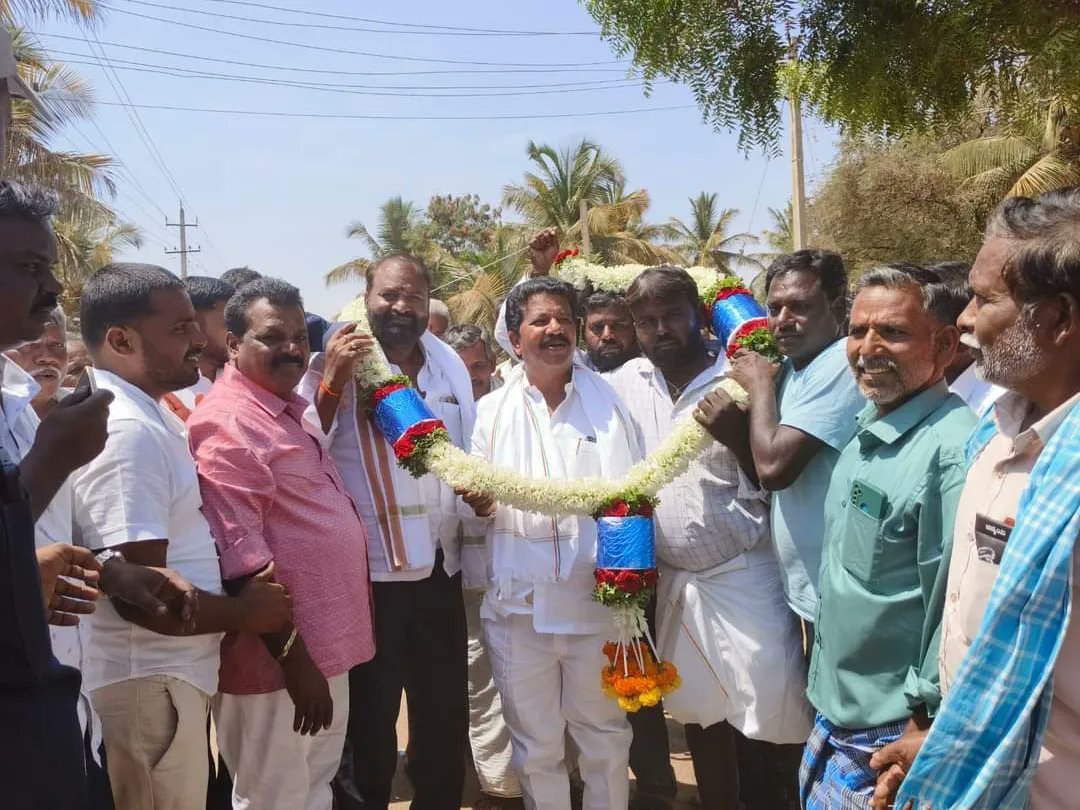Raghumurthy_INC's tweet photo. ಇಂದು ಚಳ್ಳಕೆರೆ ತಾಲ್ಲೂಕಿನ ಜುಂಜರಗುಂಟೆ  ಗ್ರಾಮದಲ್ಲಿ, ಚಿತ್ರದುರ್ಗ ಲೋಕಸಭಾ ಕ್ಷೇತ್ರದ ಅಭ್ಯರ್ಥಿಯಾದ ಶ್ರೀ ಬಿ.ಎನ್ ಚಂದ್ರಪ್ಪ ರವರ ಪರವಾಗಿ ಮತಯಾಚನೆ ಮಾಡಿದೆನು. https://t.co/HNEvjrVgXs