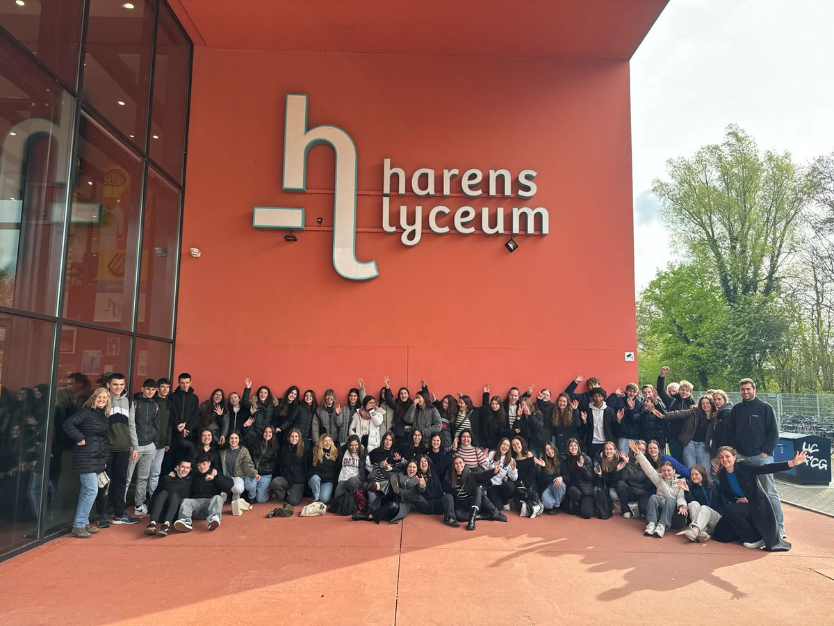 erasmusbeasain's tweet photo. Batxi 1eko ikasle talde bat Holandako Harena Lyceumeko ikasleekin igaroko dute astea. 
Gaur Holandar hizkuntza, kultura eta historiako klaseak jasoko dituzte eta ondoren Groningen hiria bisitatuko dute. https://t.co/9GvMV2VD4z