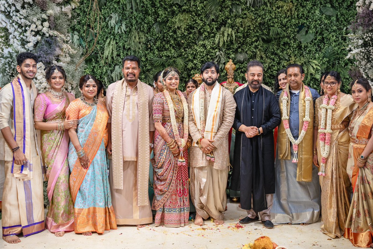 #Ulaganayagan @ikamalhaasan at the wedding of director @shankarshanmugh’s elder daughter. He’s looking so classy in black ethnic 😊👌 #KamalHaasan #Shankar