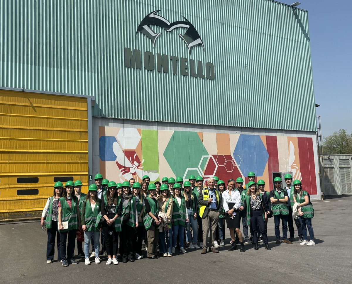 Teoria e anche pratica per i partecipanti al corso #GreenJobs di CONAI: venerdì scorso hanno avuto l'opportunità di visitare l’impianto di Montello, centro di eccellenza per il recupero e #riciclo di materiali plastici e organici, in provincia di Bergamo. #RaccoltaDifferenziata
