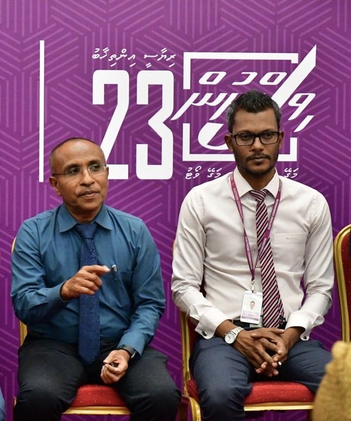 އިލެކްޝަންސް ކޮމިޝަނުގެ މެންބަރު ކަމުގެ މަޤާމަށް ކޮމިޝަނުގެ ކުރީގެ ސެކްރެޓަރީ ޖެނެރަލް އަލްފާޟިލް ޙަސަން ޒަކަރިއްޔާ ޢައްޔަނު ކުރެއްވުމާ ގުޅިގެން ތަހްނިޔާ ދަންނަވައި ހެޔޮއެދުންތައް އަރިސްކުރަން. ⁦@ElectionsMv⁩