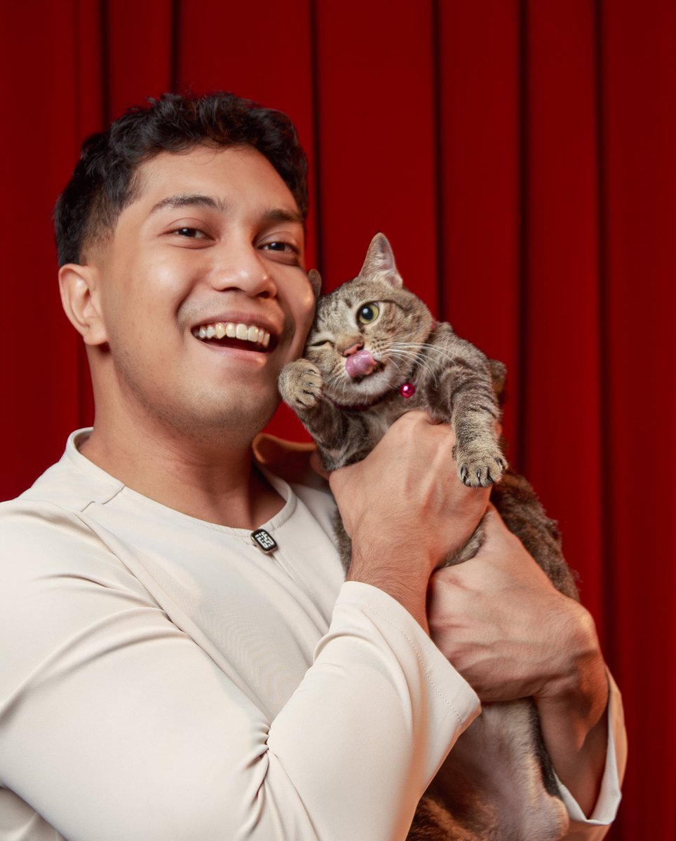 2DayStudio_co's tweet photo. Raya Portraiture with cats! 😍 https://t.co/bxdkVHU5Ay