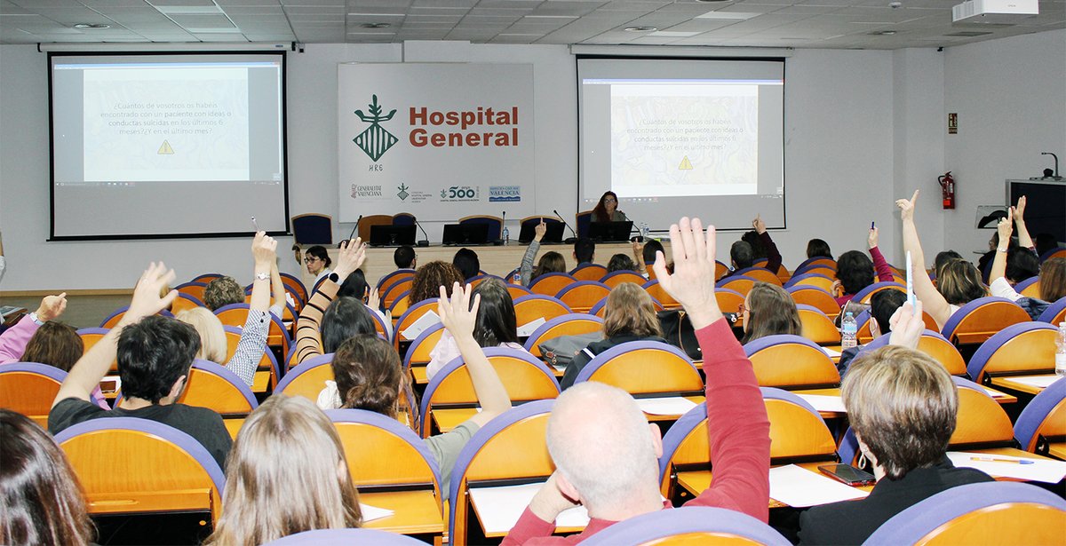 🔝 Éxito de asistencia a las 'Jornadas de atención al paciente con riesgo y conductas de #suicidio en los diversos dispositivos asistenciales' 📎 goo.su/zbZR2