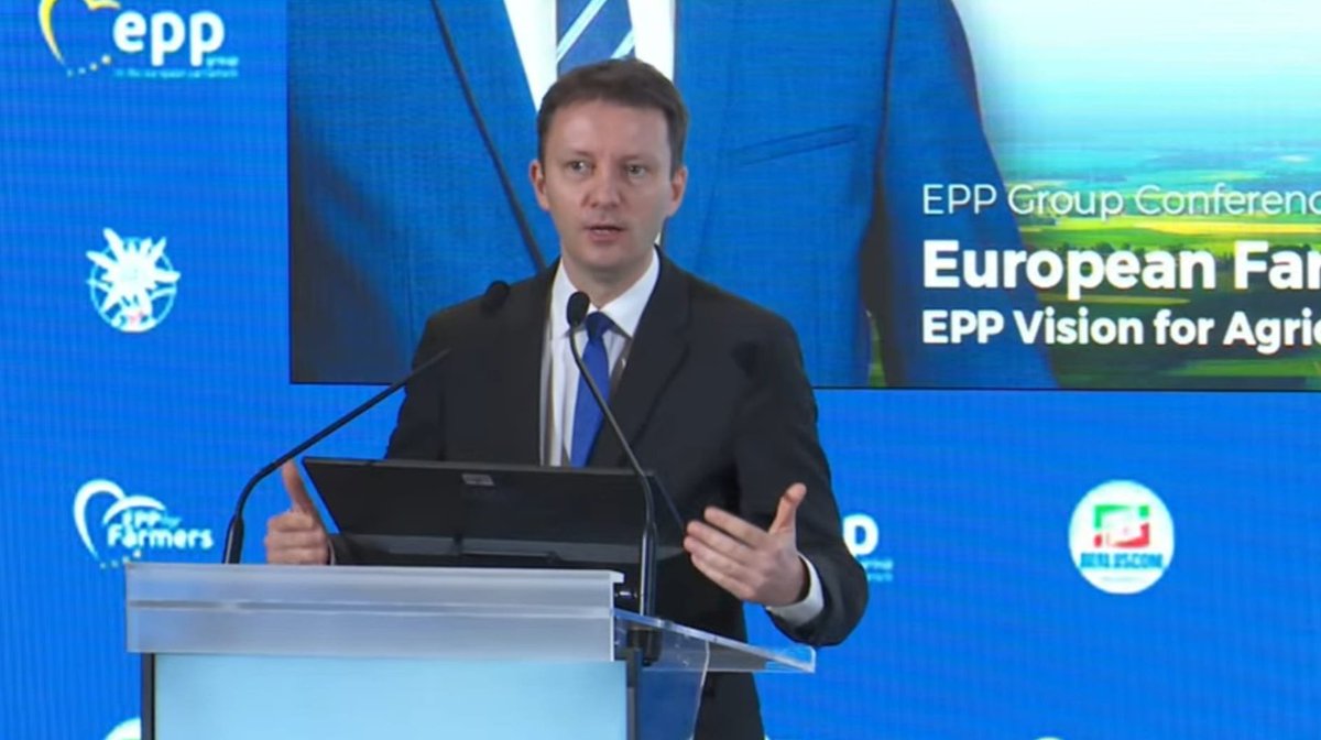 We, @EPP, are the party who always defended farmers. We want the green transition to happen with the #EuropeanFarmers, not against them - I said at the @EPPGroup #EPP4Farmers event. We want the #GreenTransition, but in a realistic way that helps farmers innovate their work.
