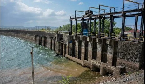 A looming water crisis threatens Maharashtra as dam levels across the state plummet to 32.72% of their total capacity. Pune, too, feels the pinch as its four dams—#Khadakwasla, #Temghar, #Panshet, and Varasgaon—hold only 10.31 TMC of water compared to 12.91 TMC last year.

A…