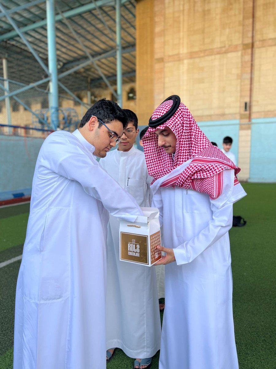 Albushra_m's tweet photo. عوداً حميداً | 

🎈✨عيـــ مبارك ـــدكم ✨🎈

معايدة مدير المدرسة لمنسوبي وطلاب المدرسة

@alluhibi @MOE_MHC @MOE_MHC_11 https://t.co/sNTAGYwqf3