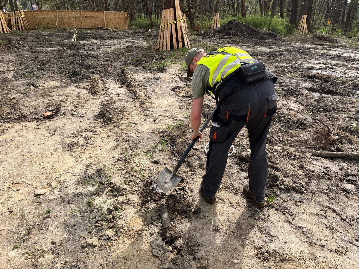 EXPLOSIVE_SC's tweet photo. 🔎 We inspected the site for a future development in a beautiful location 🏞 in Sopot 🌅.
Execution for the #BAUHAUS company for piling by #KELLER Poland.
#UXO #ALARP #EOD #survey #clearance #mag #EOC #sapper #explosives #ordnance #misfire #safety #HSE #geophysics https://t.co/7sTNIZRZud