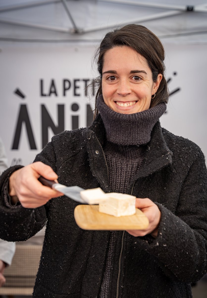 🐄🥛🧀Anna Puig explica que la formatgeria col·lectiva del #Lluçanès va ser essencial per llançar la seva empresa, #LaPetitaÀnima. En aquesta entrevista, parla de la importància de donar suport als joves artesans alimentaris✨ 👉diba.cat/web/bcn-smart-… #ObradorsCompartits