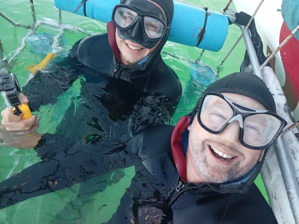 TheSharkladySA's tweet photo. As the pioneers, who layed the foundation in the early 90s, there's no disputing that we've been refining our educational excursion to what we have today 👌💪
Your aquatic adventure is a message away, so get in touch ☎️
#SharkladyAdventures #Sharklady
#SharkCageDiving #CageDiving https://t.co/3YNSzT60xp