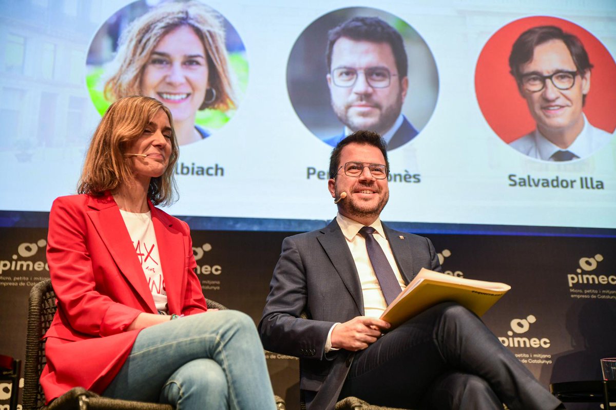 Esquerra_ERC's tweet photo. 📍El #president i candidat d'@Esquerra_ERC, @perearagones, participa a #ElDebatdelesPimes a @ElBornCCM 

🗣️Segueix les intervencions del #president aquí👇