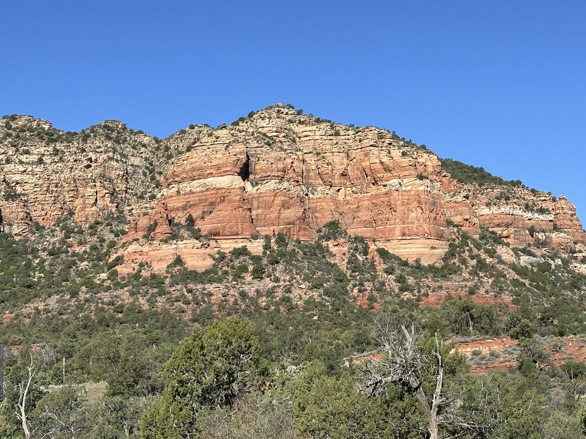 If you are ever fortunate enough to drive from Flagstaff to Phoenix do yourself a favour and go via route 89A through Sedona rather than bypassing it on i17. The windy descent is spectacular. You will find yourself saying ‘wow’ quite frequently as you turn around each hairpin…
