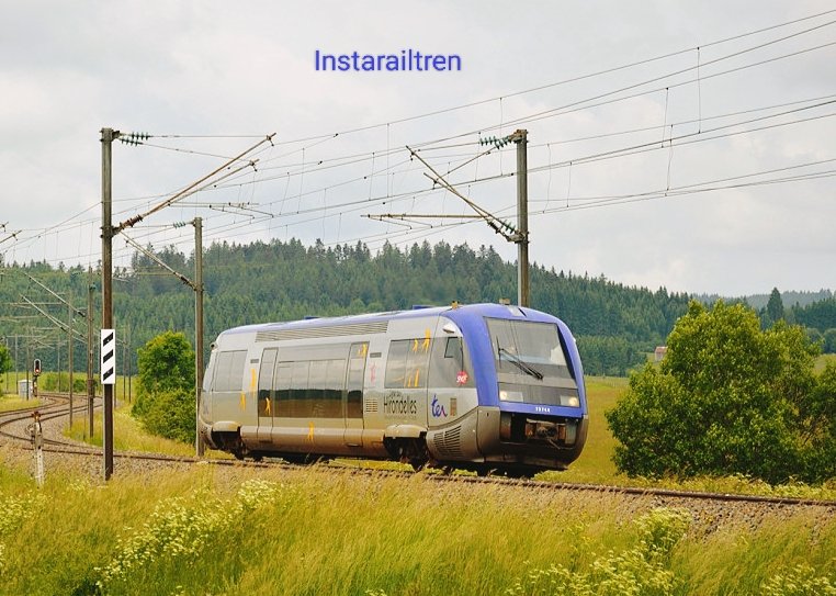 El Automotor X75744 Franche Comté 'Line des Hirondelles' en la línea de Dijon Ville-Vallorbe (Suiza) haciendo un servicio TER Dole>Pontarlier, por Courvières año 2012. Foto: Ezequiel Pérez Martínez #EuropaTren #instarailtren #Sncf #TER #FrancheComte #France🇫🇷 #Suiza🇨🇭 #FelizLunes