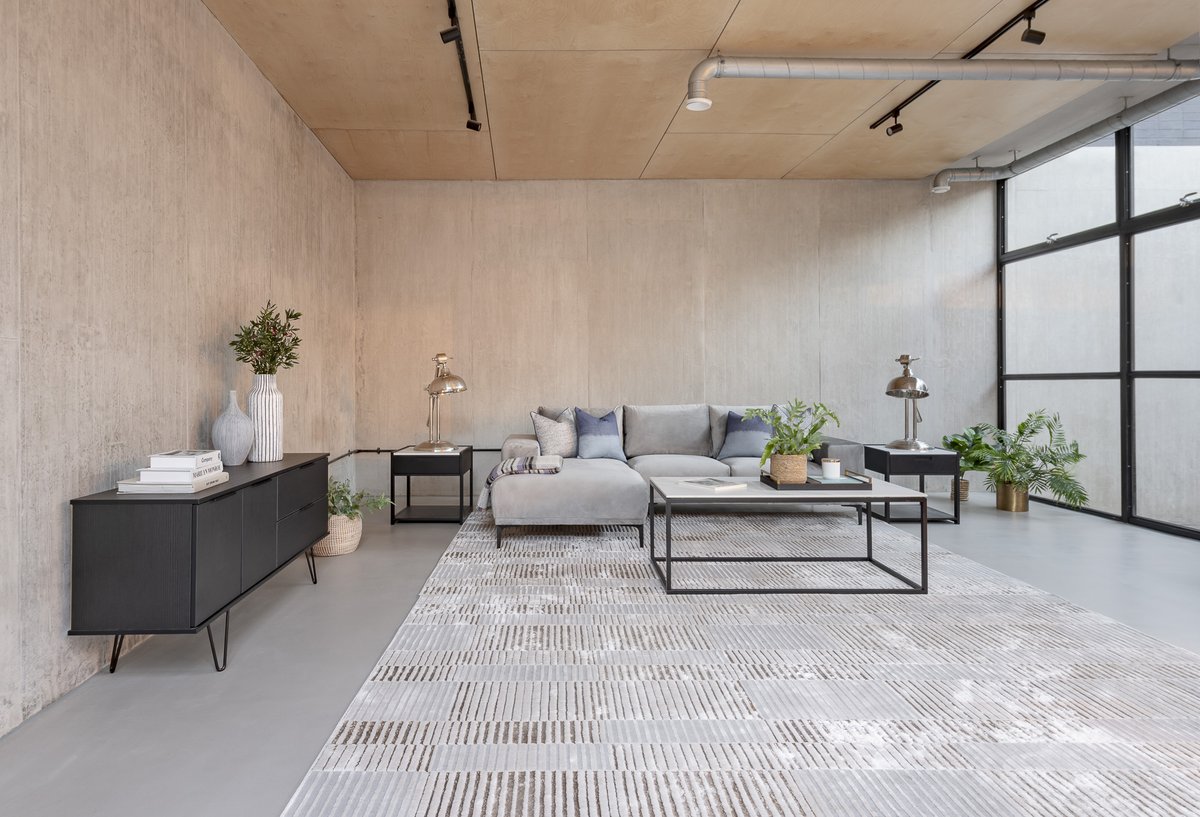 Check out the textured plastered walls in this industrial-chic living room by Signature Walls.

Book a showroom appointment today!
📞01494 722880
.
.
.
#signaturewalls #timelessinteriors #tactilewalls #interiordesign #luxuryhomes #amershamshowroom #skyhousedesigncentre